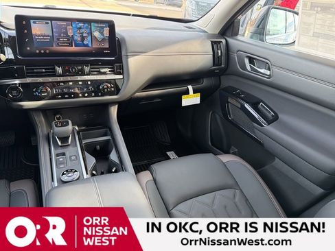 New 2026 Nissan Pathfinder Platinum image 20