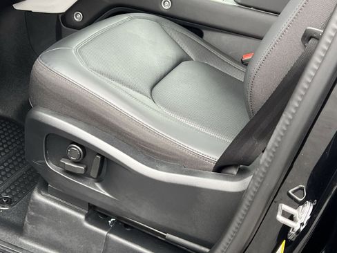 Used 2025 Land Rover Defender 110 S image 12