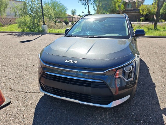 Used 2025 Kia Niro LX FWD image 3