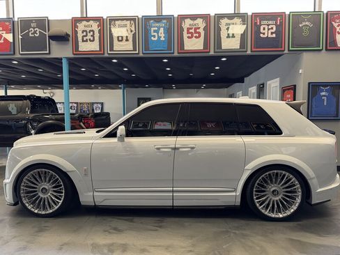 Used 2026 Rolls-Royce Cullinan AWD/4WD image 10