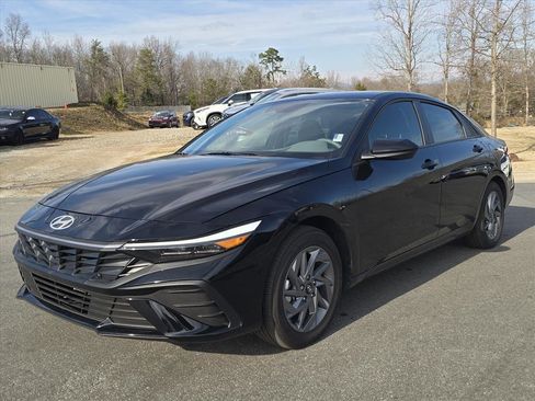 Used 2025 Hyundai Elantra Blue image 7