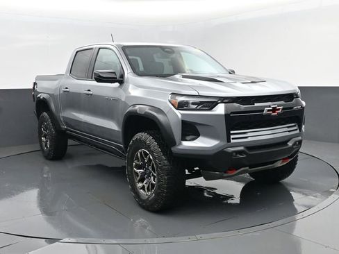 Used 2024 Chevrolet Colorado ZR2 image 3