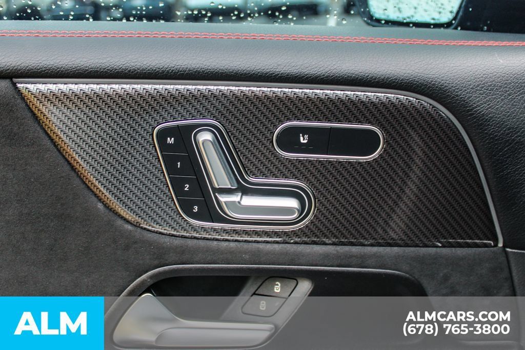 Used 2025 Mercedes-Benz GLB 250 image 37