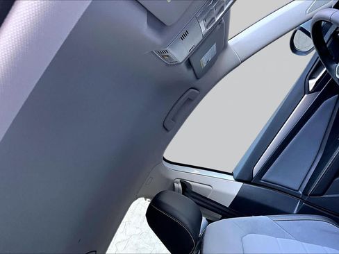 Used 2025 Volkswagen Jetta SE FWD image 14