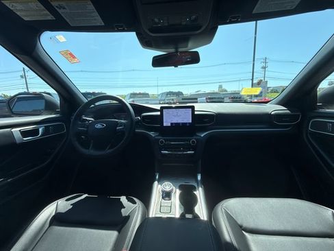 Used 2020 Ford Explorer XLT w/ Equipment Group 202A AWD/4WD image 22