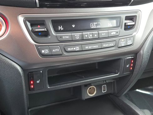 Used 2022 Honda Pilot Sport image 29