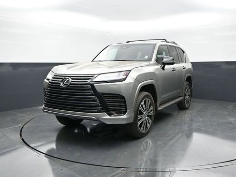 Used 2025 Lexus LX 700h Luxury w/ Appearance Package AWD/4WD image 4