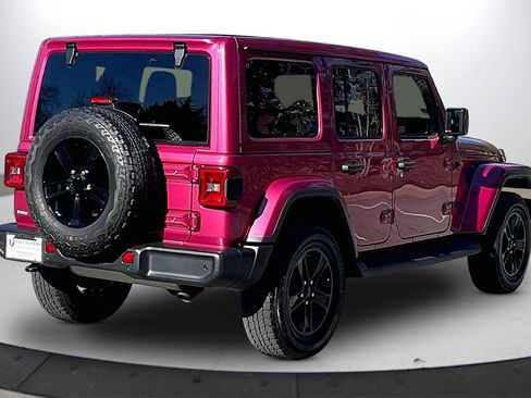 Certified 2022 Jeep Wrangler Unlimited Sahara image 9