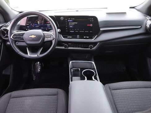Used 2025 Chevrolet Equinox LT FWD image 18