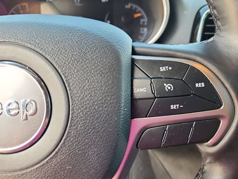 Certified 2021 Jeep Grand Cherokee Laredo X AWD/4WD image 19