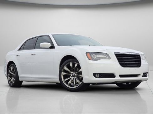 Used 2014 Chrysler 300 S image 2