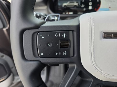 Used 2025 Land Rover Defender 110 AWD/4WD image 19