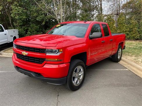 Used 2018 Chevrolet Silverado 1500 Custom w/ Custom Convenience Package image 3
