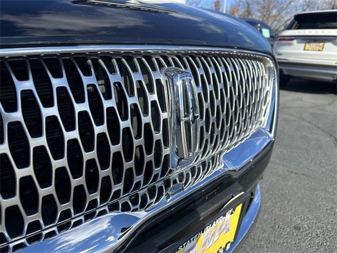 Certified 2022 Lincoln Nautilus Reserve image 10