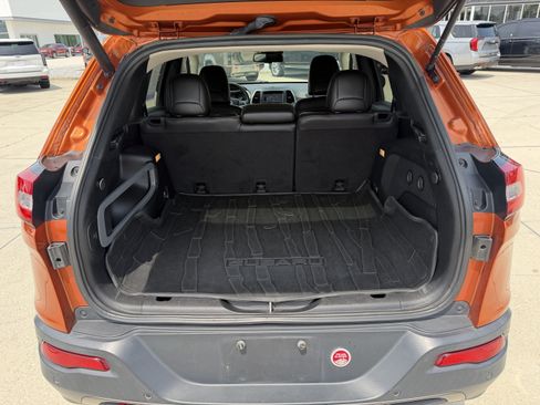 Used 2016 Jeep Cherokee Trailhawk w/ Comfort/Convenience Group AWD/4WD image 23