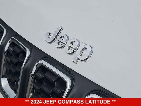 Used 2024 Jeep Compass Latitude AWD/4WD image 12