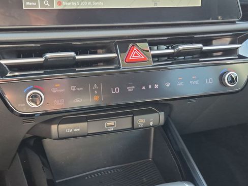 Used 2023 Kia Niro EX FWD image 22