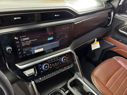 Used 2024 GMC Sierra 3500 Denali Ultimate image 42