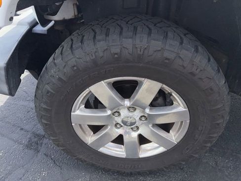 Used 2017 Jeep Wrangler Unlimited Sahara w/ Connectivity Group AWD/4WD image 27