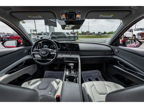Used 2024 Hyundai Elantra Limited FWD image 10