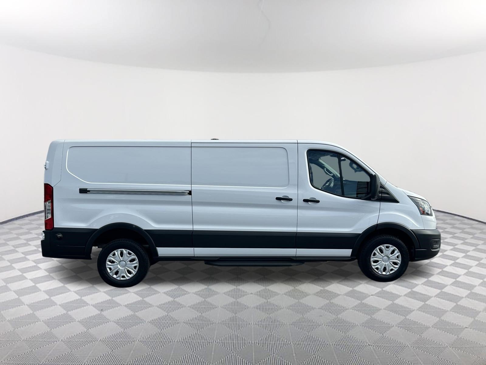 Used 2024 Ford E-Transit Low Roof RWD image 4