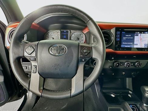 Used 2017 Toyota Tacoma TRD Off-Road w/ Tow Package image 11