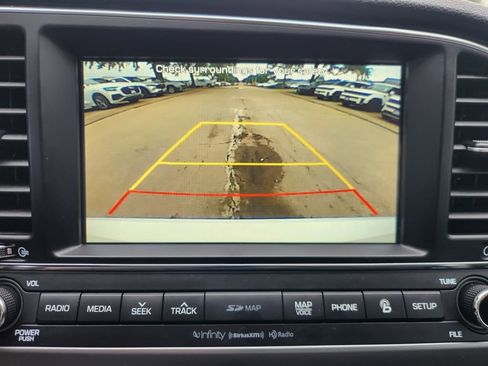 Used 2017 Hyundai Elantra Limited w/ Limited Tech Package 04 FWD image 19