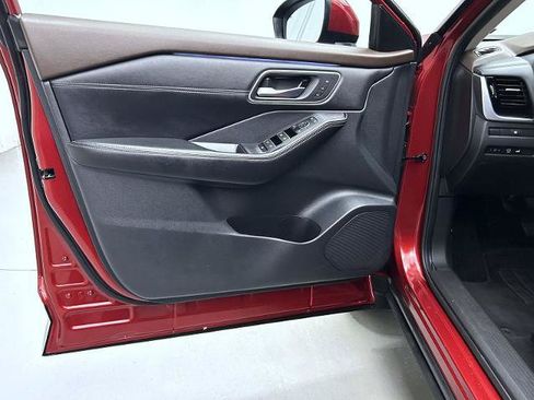 Certified 2023 Nissan Rogue Platinum FWD image 9