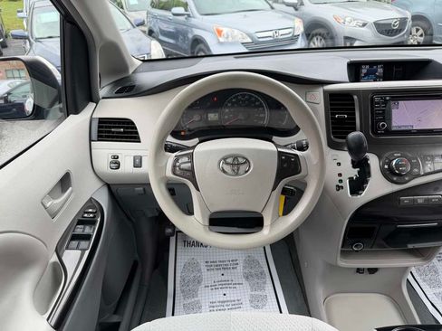 Used 2014 Toyota Sienna LE FWD image 14