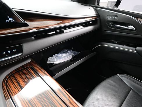 Used 2023 Cadillac Escalade Premium Luxury w/ Performance Package AWD/4WD image 24