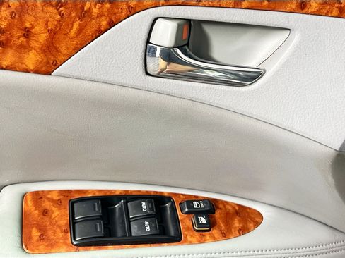 Used 2005 Toyota Avalon XLS image 16