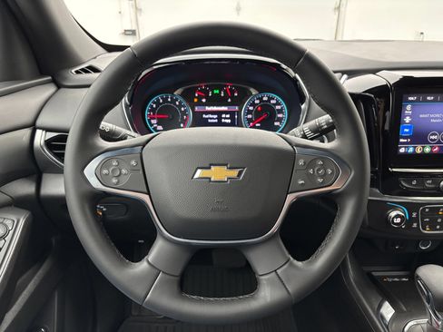 Used 2023 Chevrolet Traverse LT FWD image 19