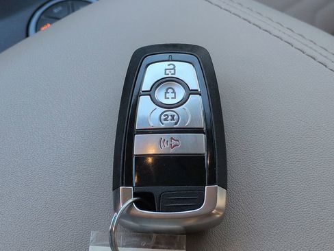 Used 2025 Ford Ranger Lariat w/ Chrome Accent Package image 29