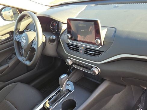 Used 2025 Nissan Altima 2.5 S FWD image 5