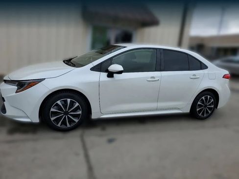 Used 2020 Toyota Corolla LE image 3