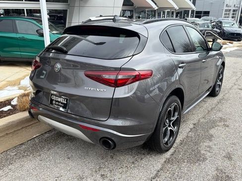 Used 2023 Alfa Romeo Stelvio Ti image 5