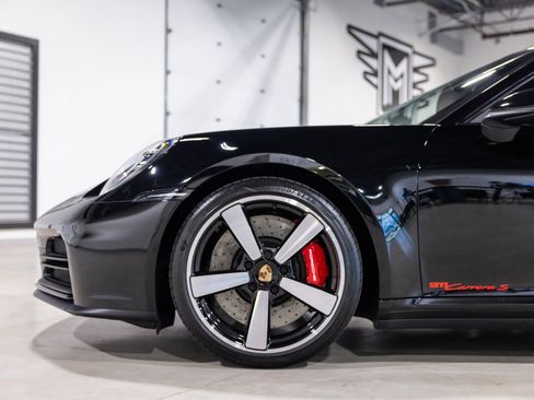 Used 2025 Porsche 911 Carrera S RWD image 18
