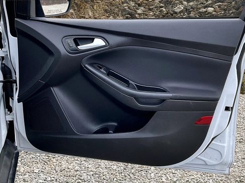 Used 2017 Ford Focus SE image 21