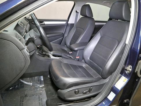 Used 2013 Volkswagen Passat 2.5 SE image 4