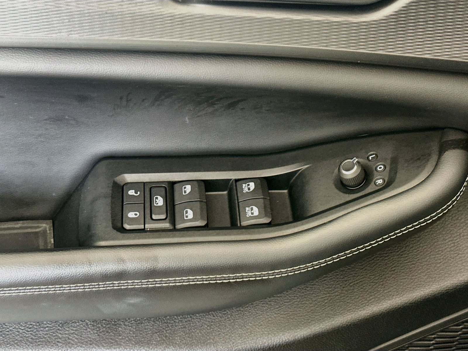 Used 2023 Jeep Grand Cherokee Laredo AWD/4WD image 17