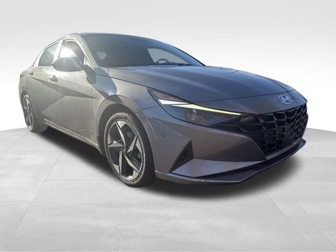 Used 2023 Hyundai Elantra SEL w/ Convenience Package image 2