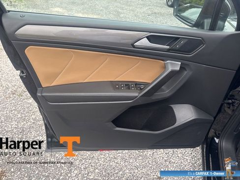 Used 2023 Volkswagen Tiguan SE w/ Panoramic Sunroof Package FWD image 18