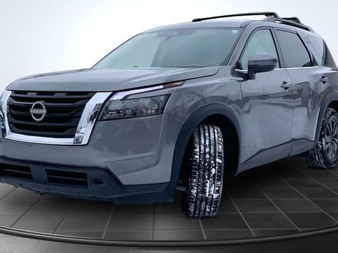 Used 2022 Nissan Pathfinder SV w/ SV Premium Package image 4