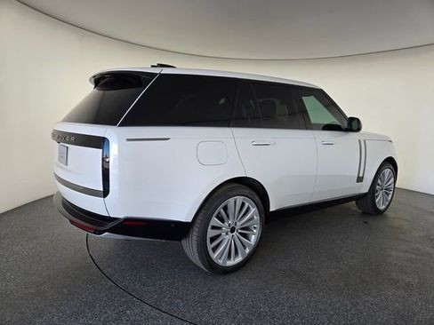 New 2026 Land Rover Range Rover SE image 2