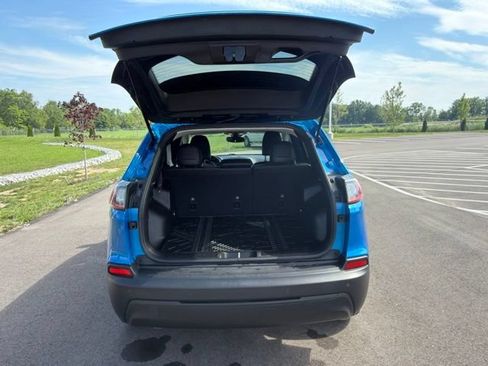 Used 2021 Jeep Cherokee Latitude Plus FWD image 9