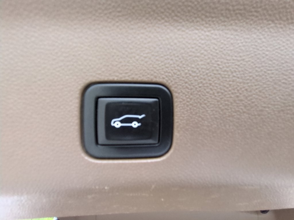 Used 2021 GMC Yukon XL Denali w/ Denali Premium Package RWD image 34