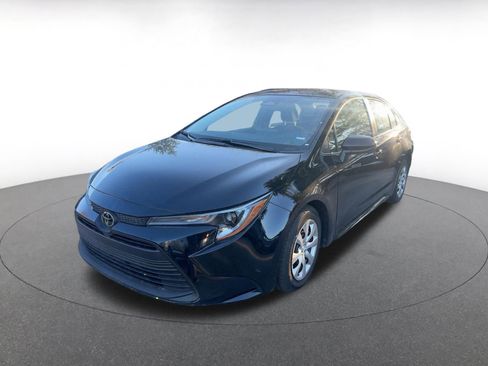 Used 2025 Toyota Corolla LE image 4