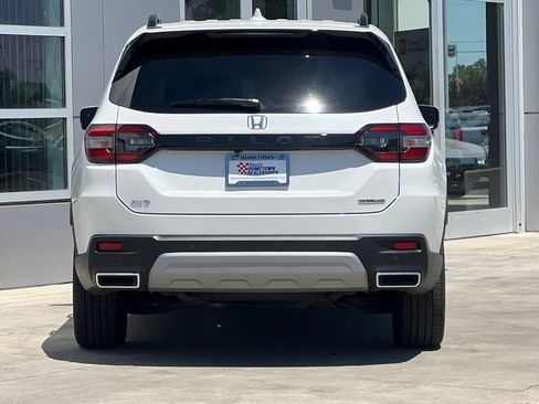 Used 2025 Honda Pilot Touring image 5
