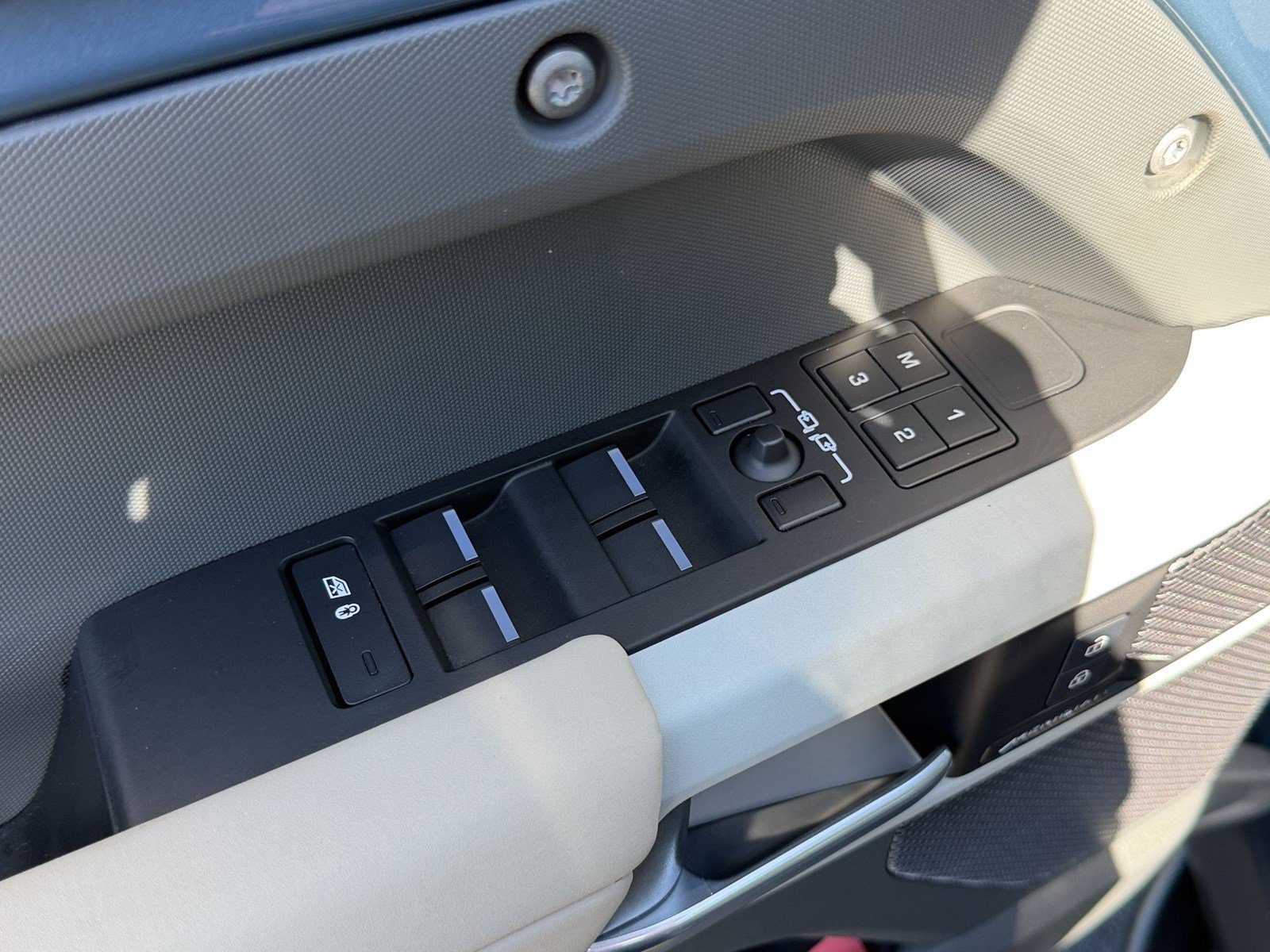 Used 2024 Land Rover Defender 110 S AWD/4WD image 15