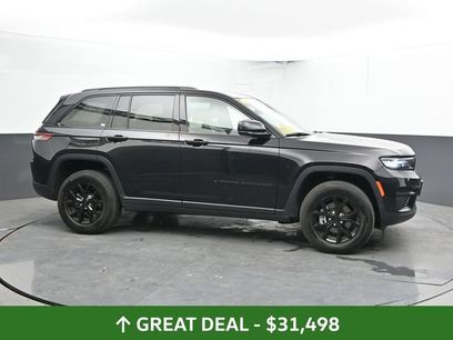Used 2025 Jeep Grand Cherokee Altitude